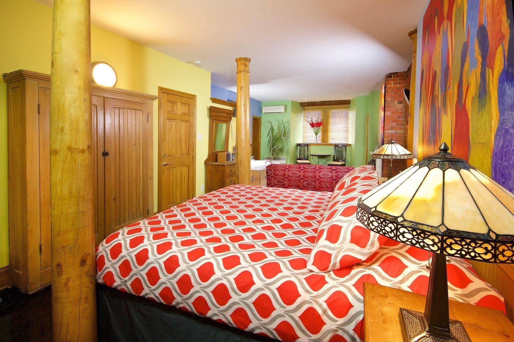 Les Bons Matins 3* Montréal